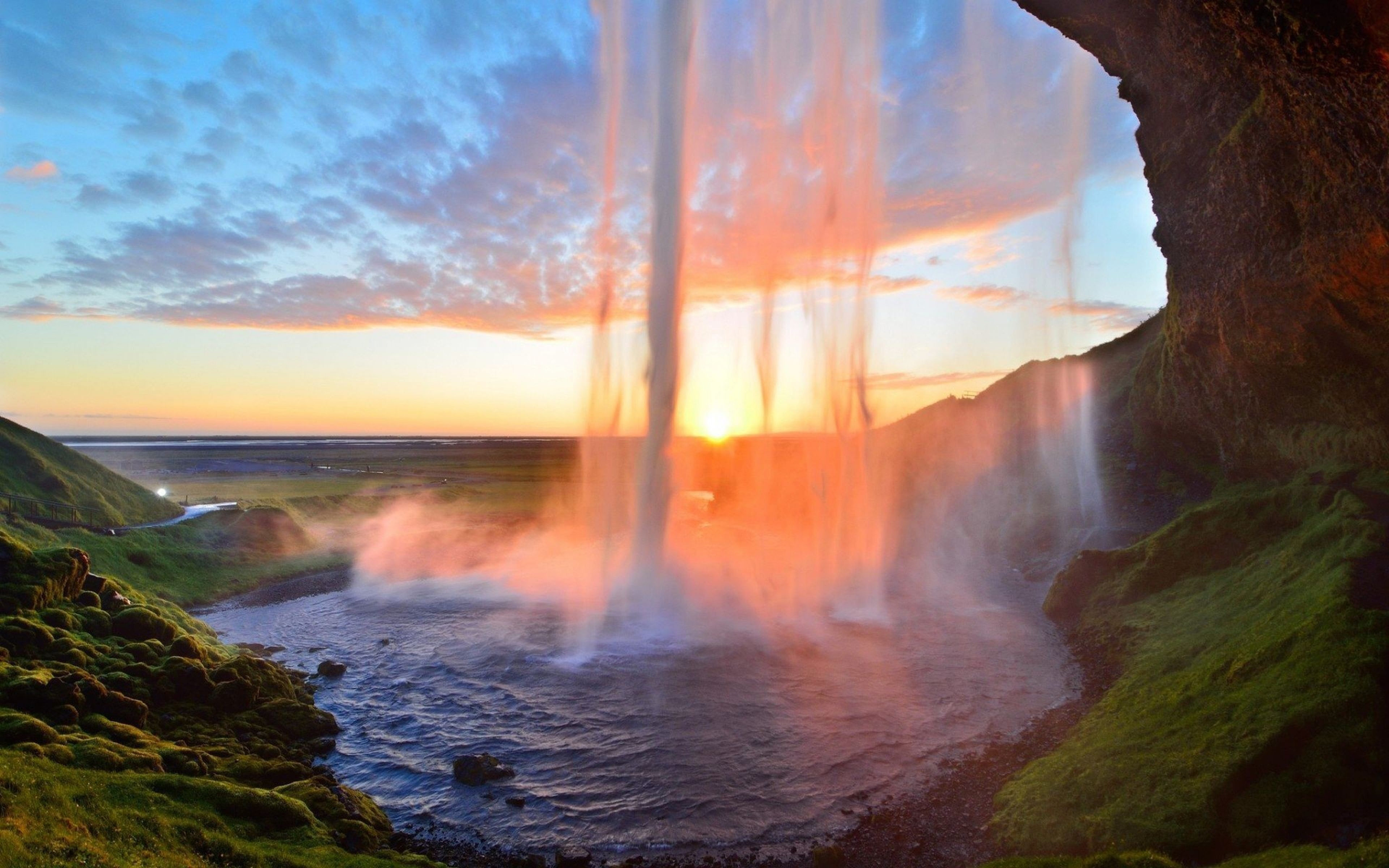 Водопад рассвет. Сельяландсфосс Исландия. Водопад Сельяландсфосс. Водопад Годафосс, Исландия. Озеро Тоурисватн Исландия.