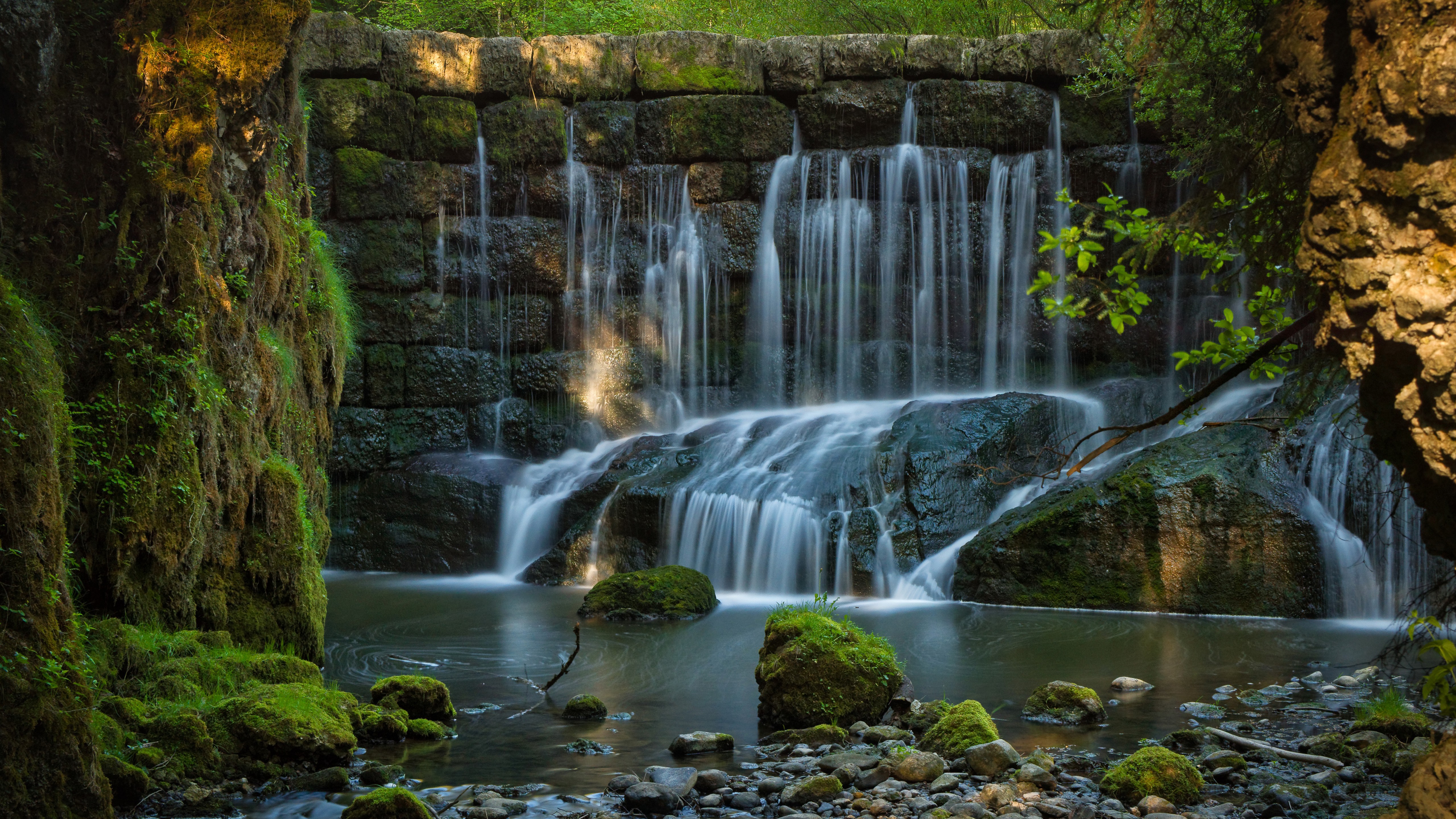 pantalla,piedra, río
