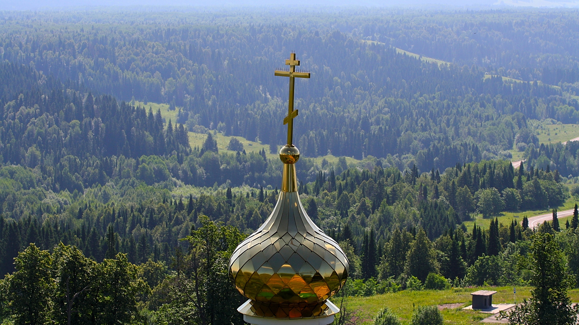 Вид на лес и Церковь