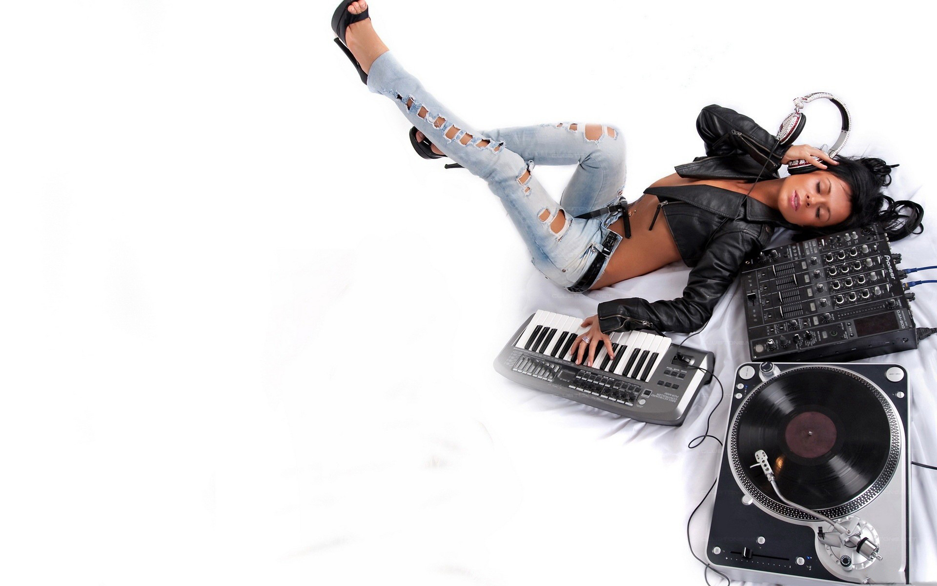 меломанка, пульт, наушники