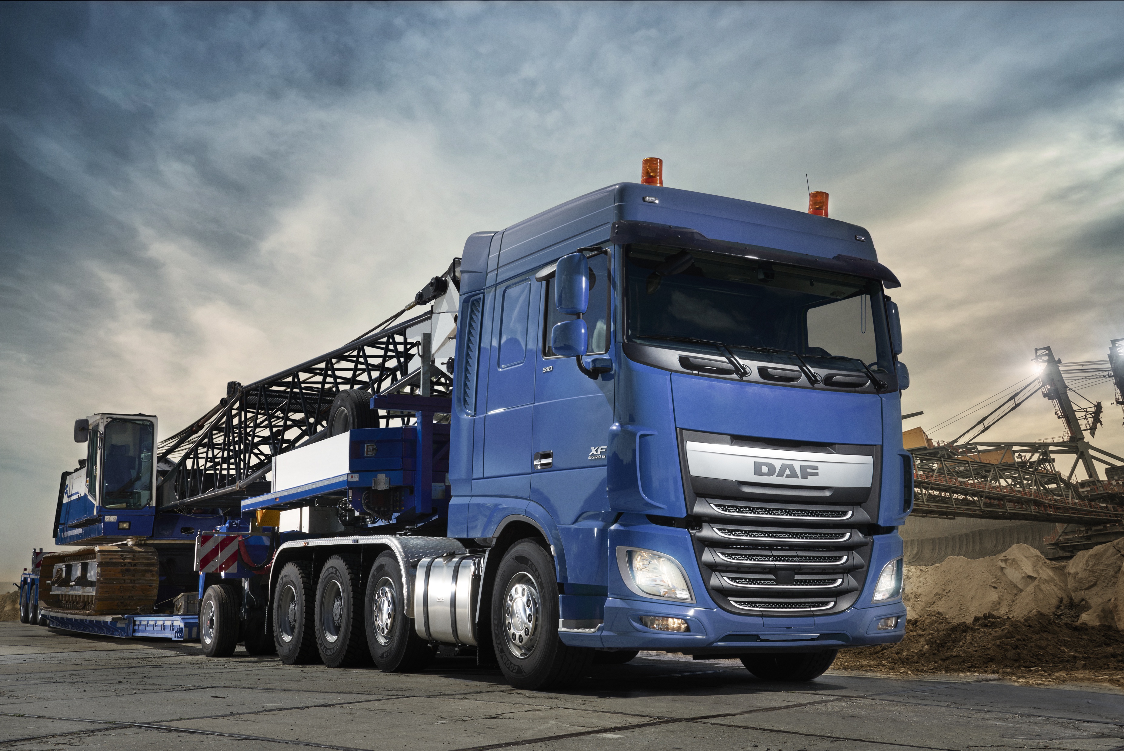 Тягач 4 4. Даф xf510. DAF XF 8x4. Седельный тягач 8х4 Спецтранс. Даф трак 8х4.