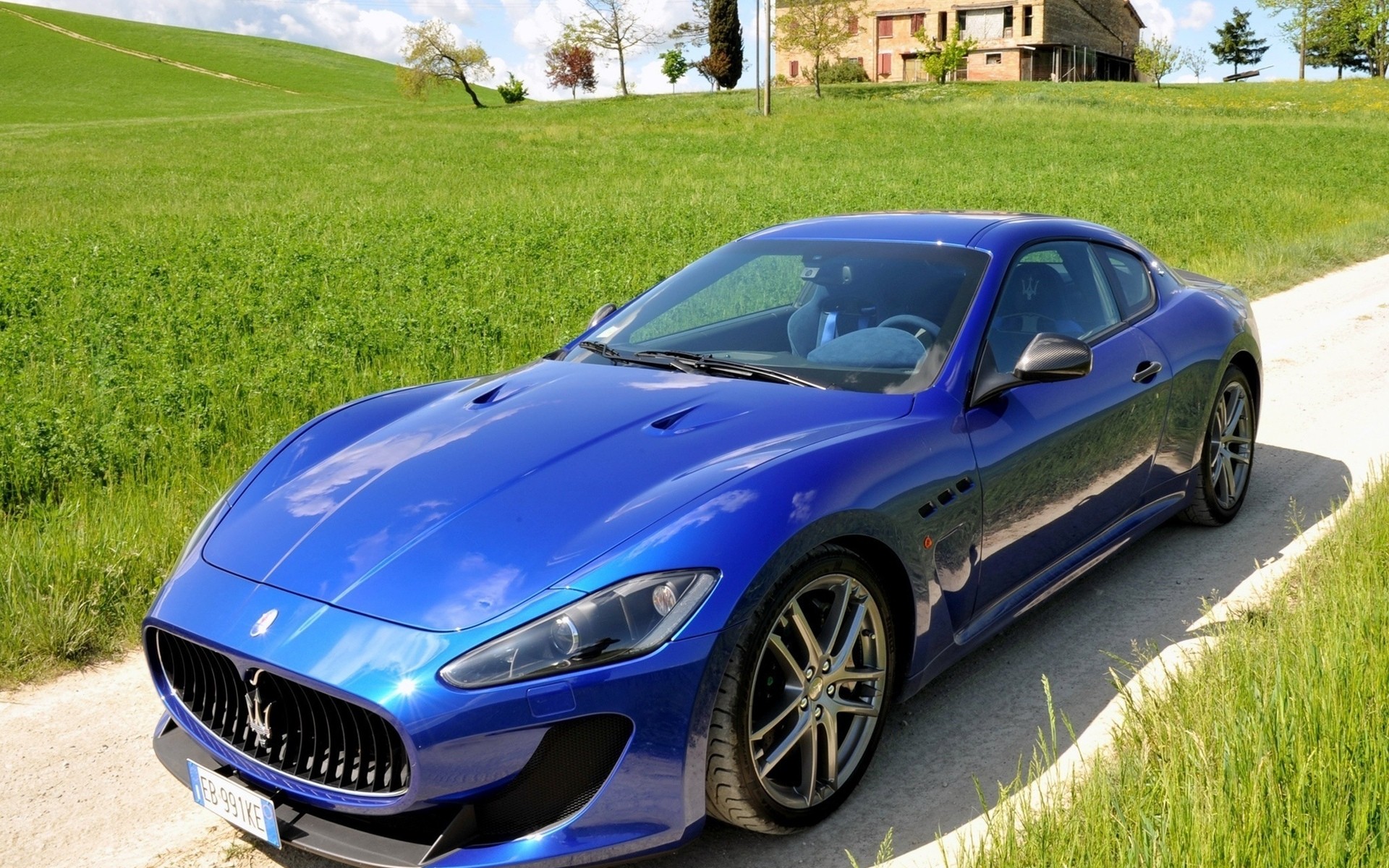 Покажи синие машины. Автомобиль Maserati GRANTURISMO MC Stradale. Мазерати Гран Туризмо. Maserati GRANTURISMO синий. Мазерати Гран Туризмо 2020.