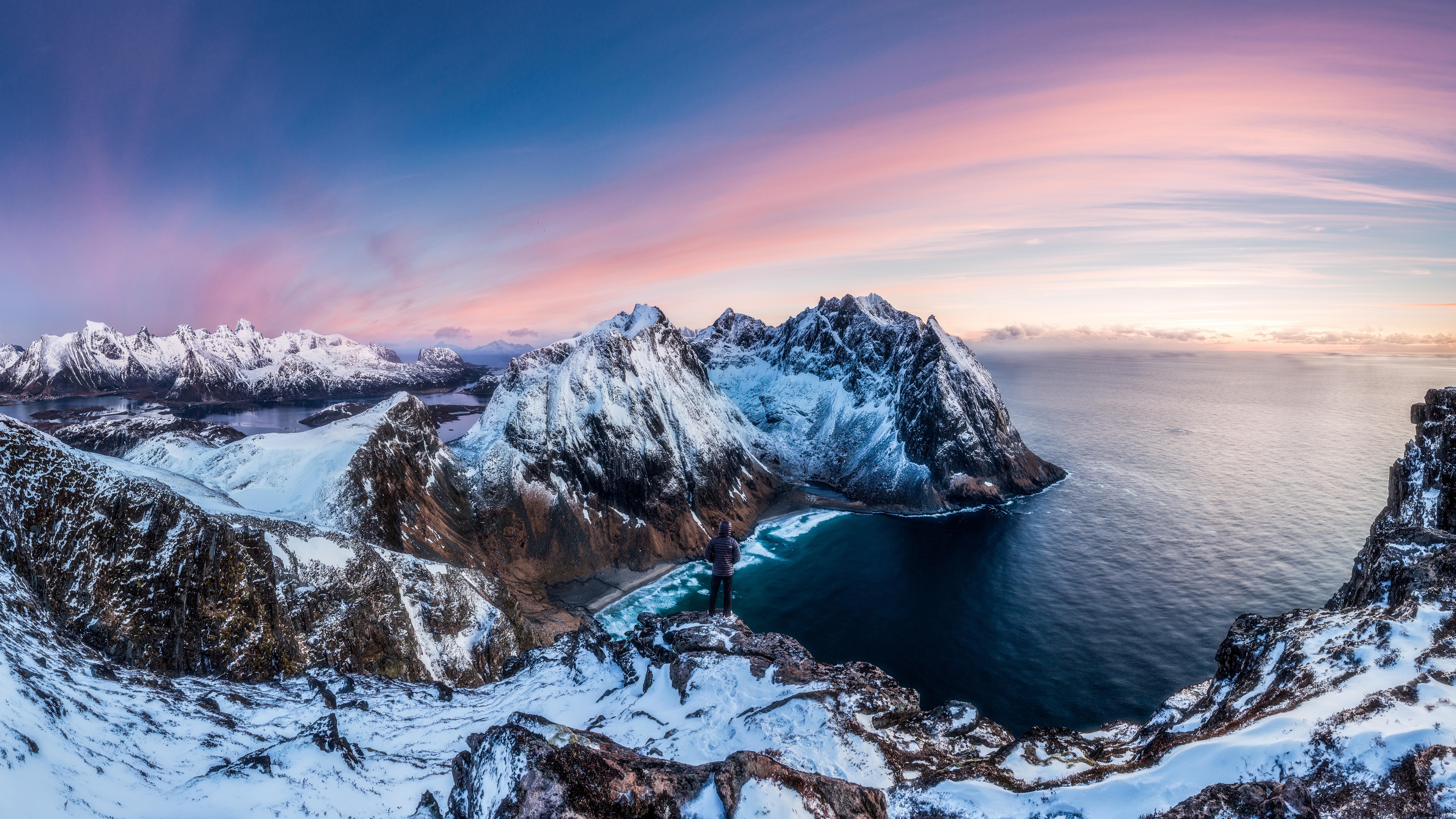 Ультра фотография. Лофотенские острова, Норвегия. Горы Норвегия 5k. Горы снег море. Норвегия горы снег.