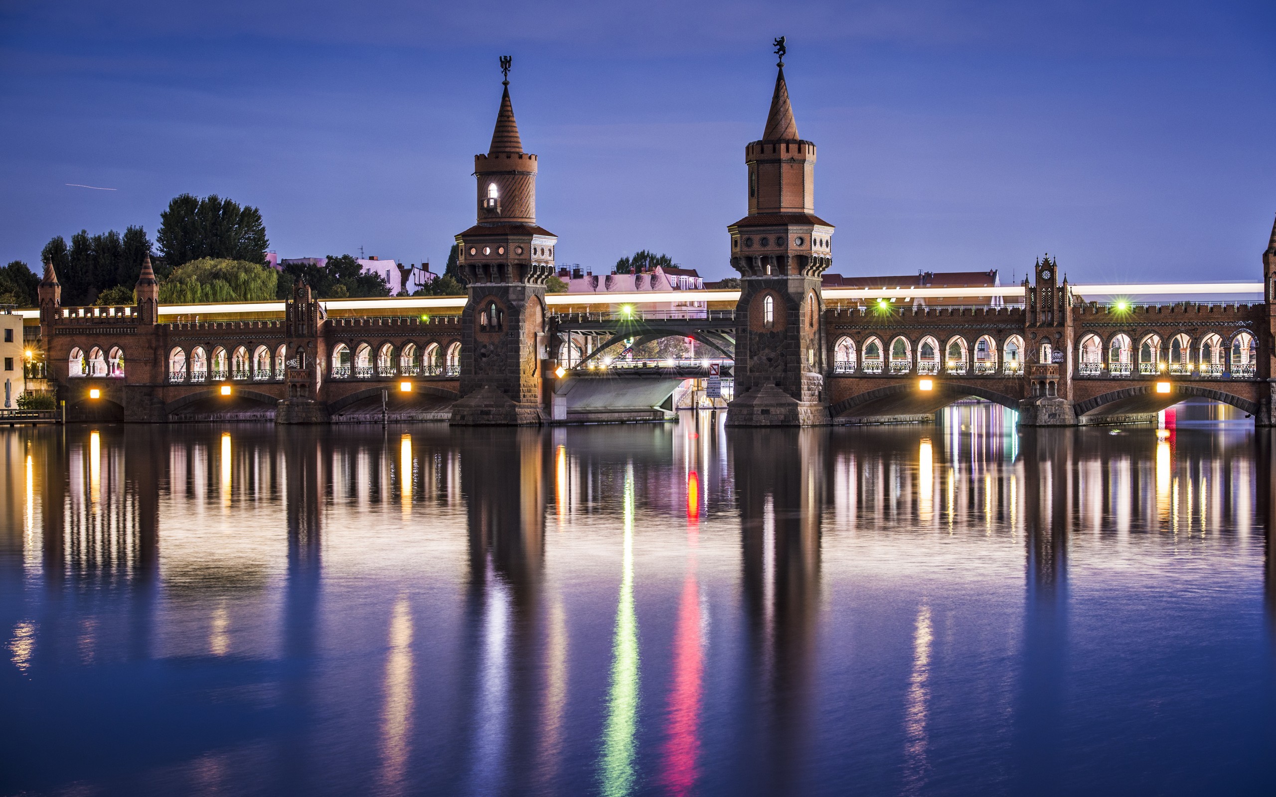 Berlins most. Берлинский мост в Калининграде. Дворцовый мост в Берлине. Река в Берлине. Мостовая в Берлине.