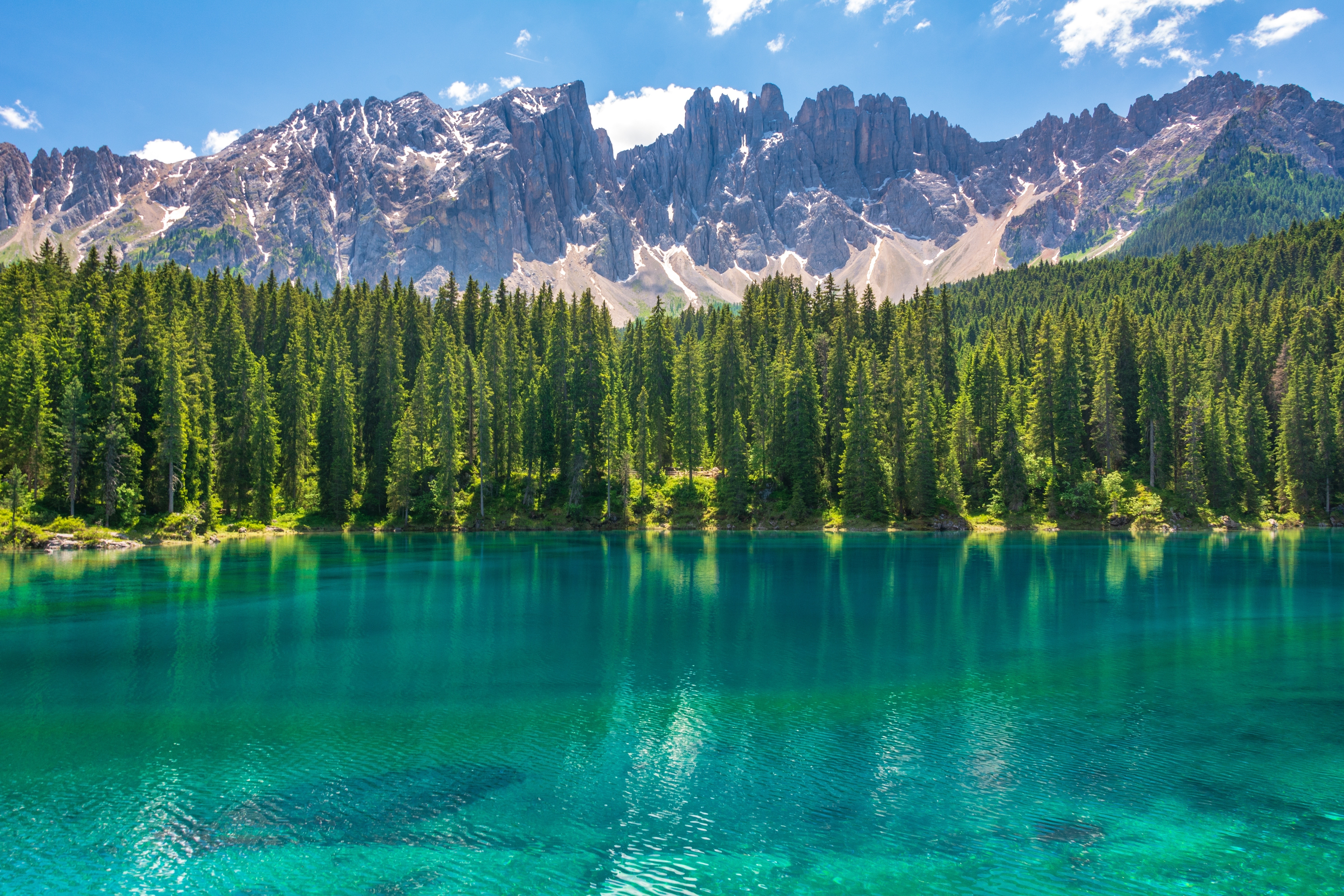 Картинка красивое озеро. Доломитовые Альпы озеро Карецца. Доломитовые Альпы голубое озеро. Сары Челек Киргизия. Озеро Морейн.
