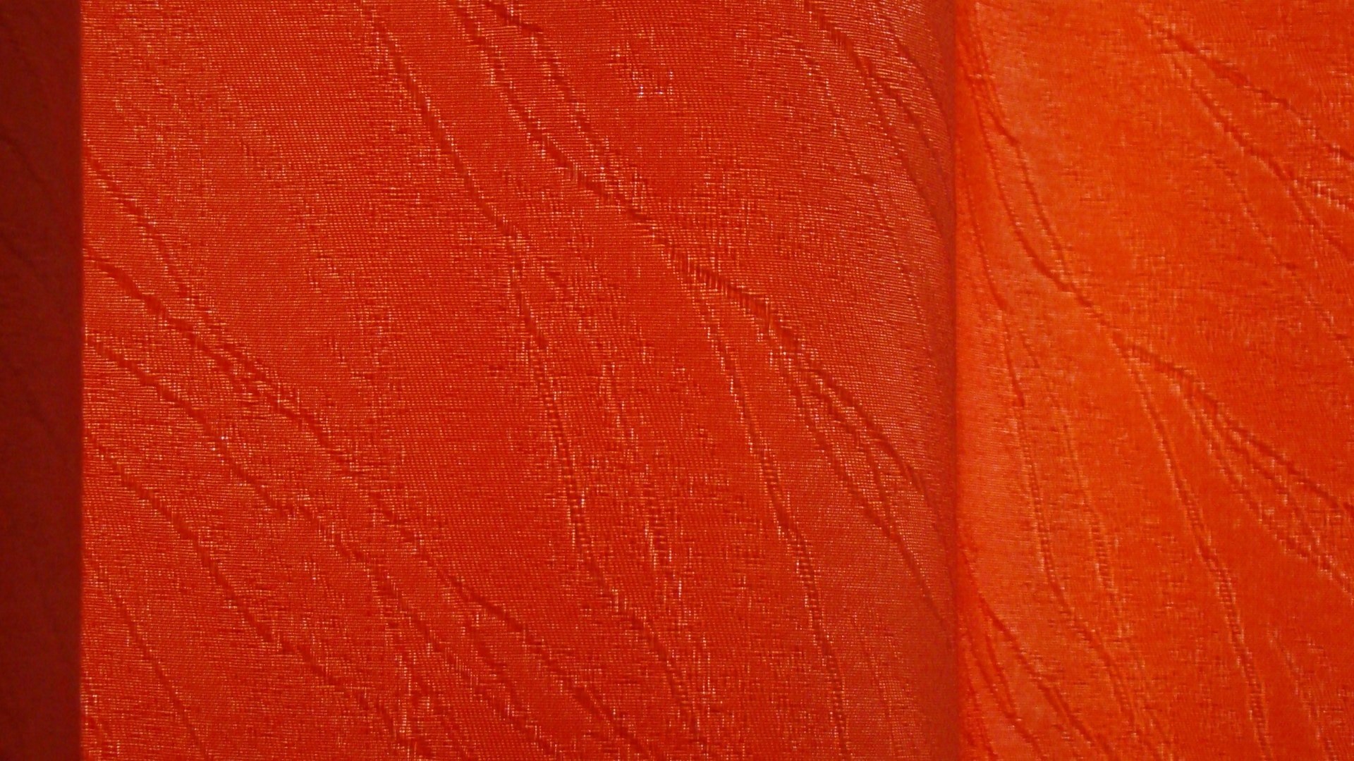 закрытие красной стены белой стеной