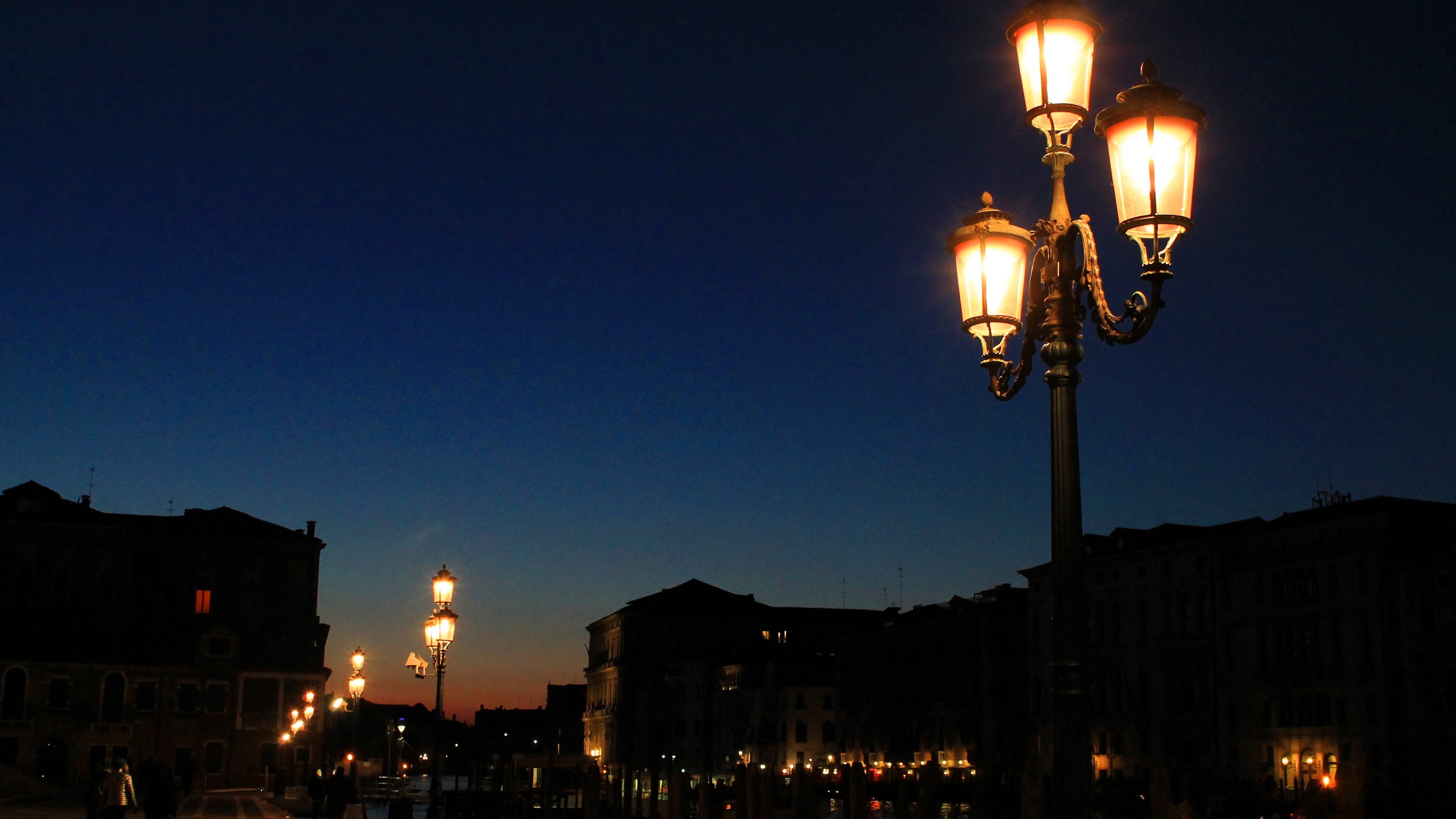 фонарик, город, ночь