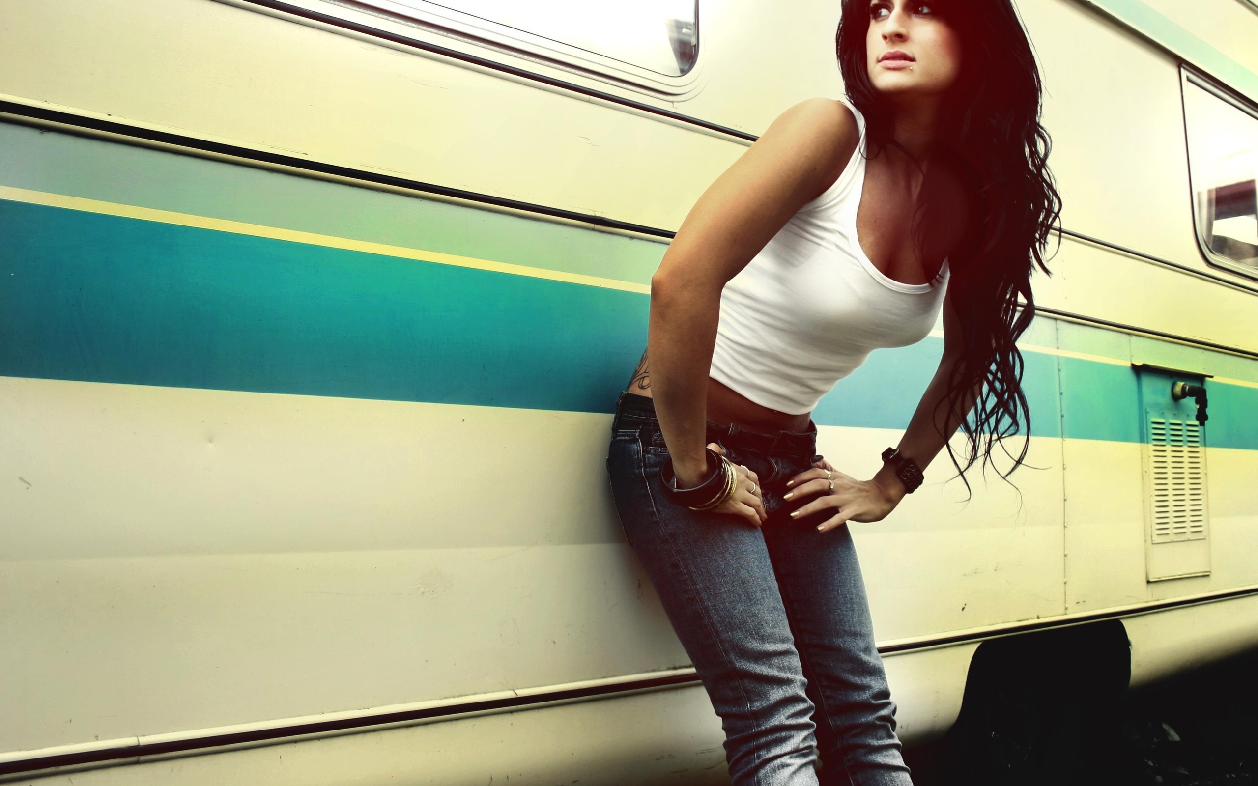 брюнетки, дом