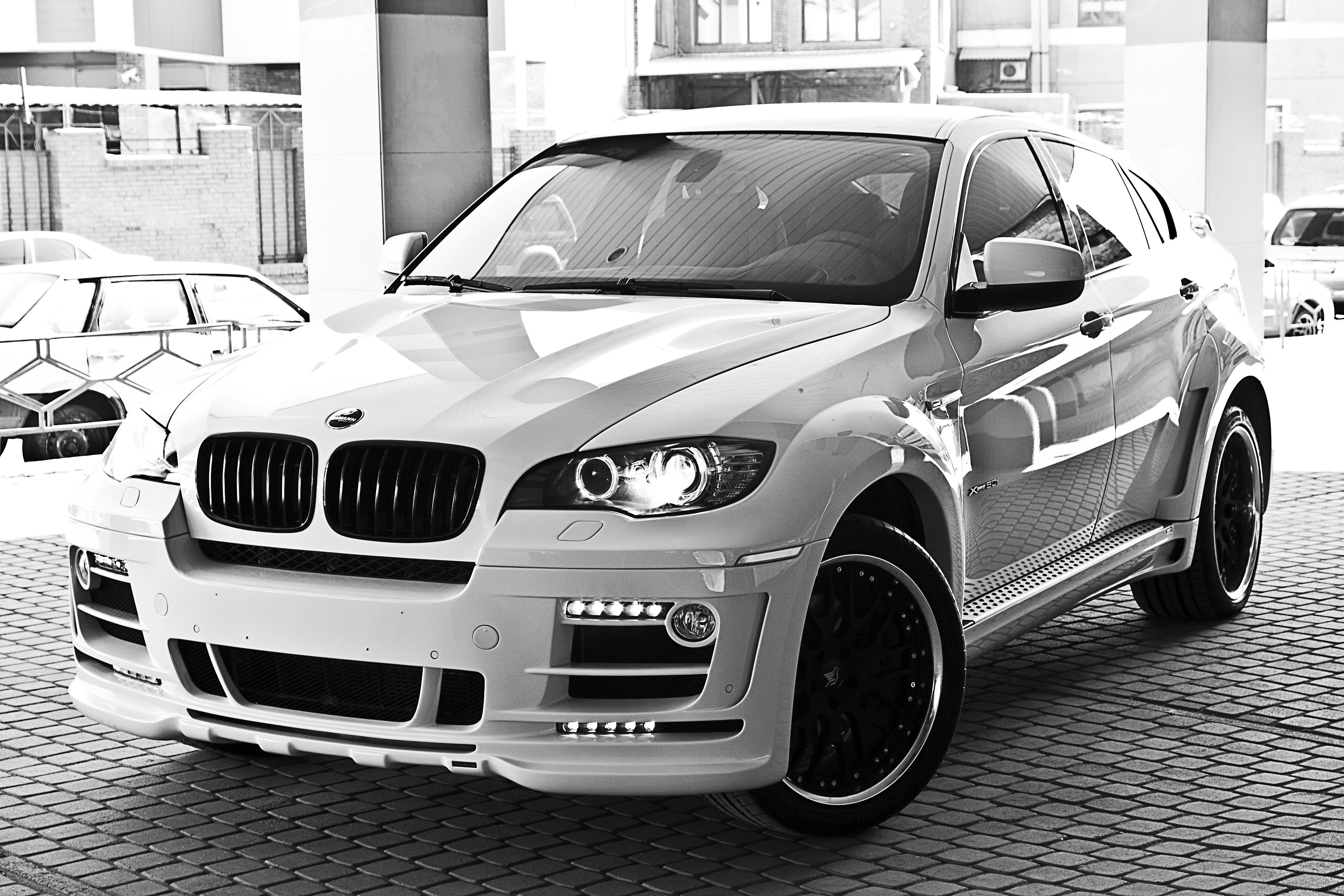 Черно белая 6. BMW x6 Tuning. БМВ х6. Тюнингованный БМВ х6. BMW x6 White Tuning.