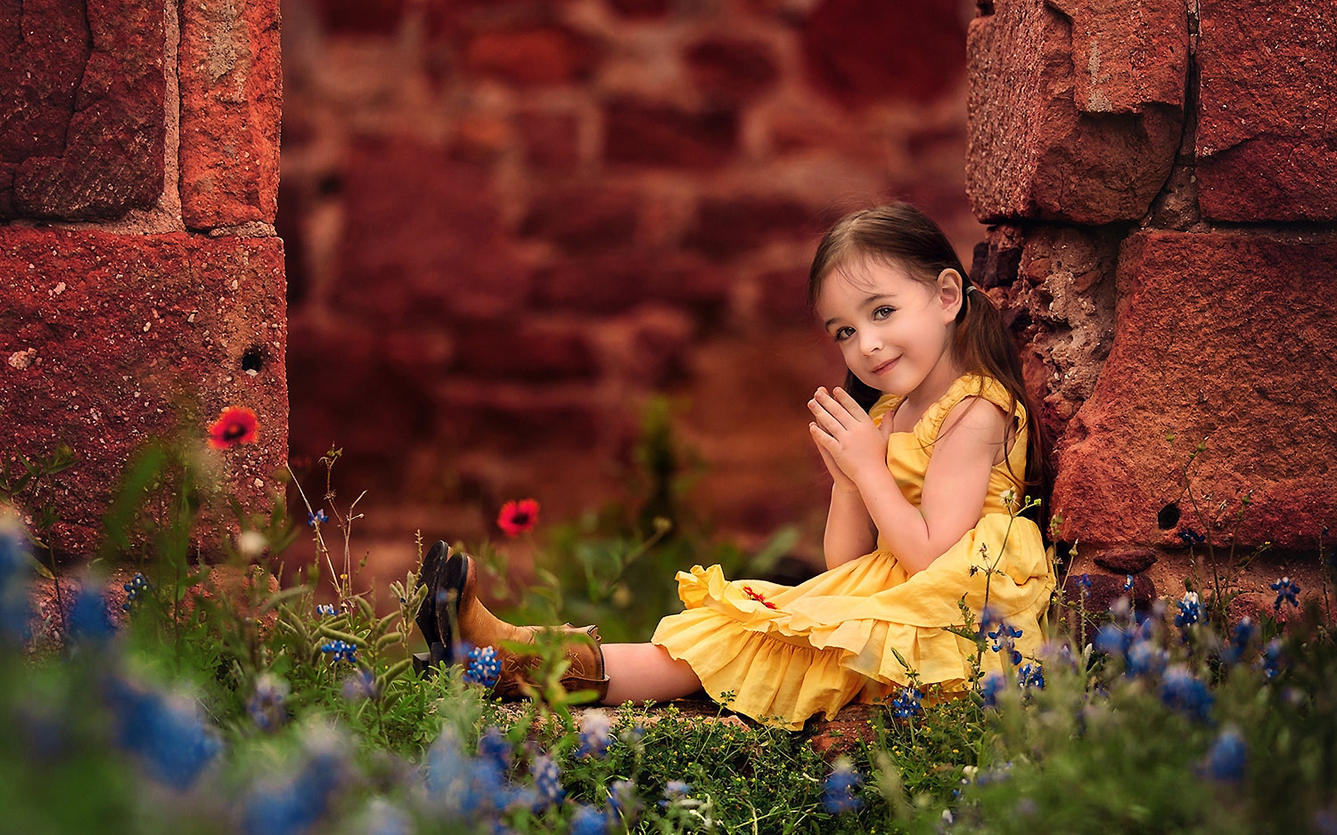 Фон для фото ребенка. Suzy Mead фотограф. Девочка. Маленька дівчинка. Девочка сидит.