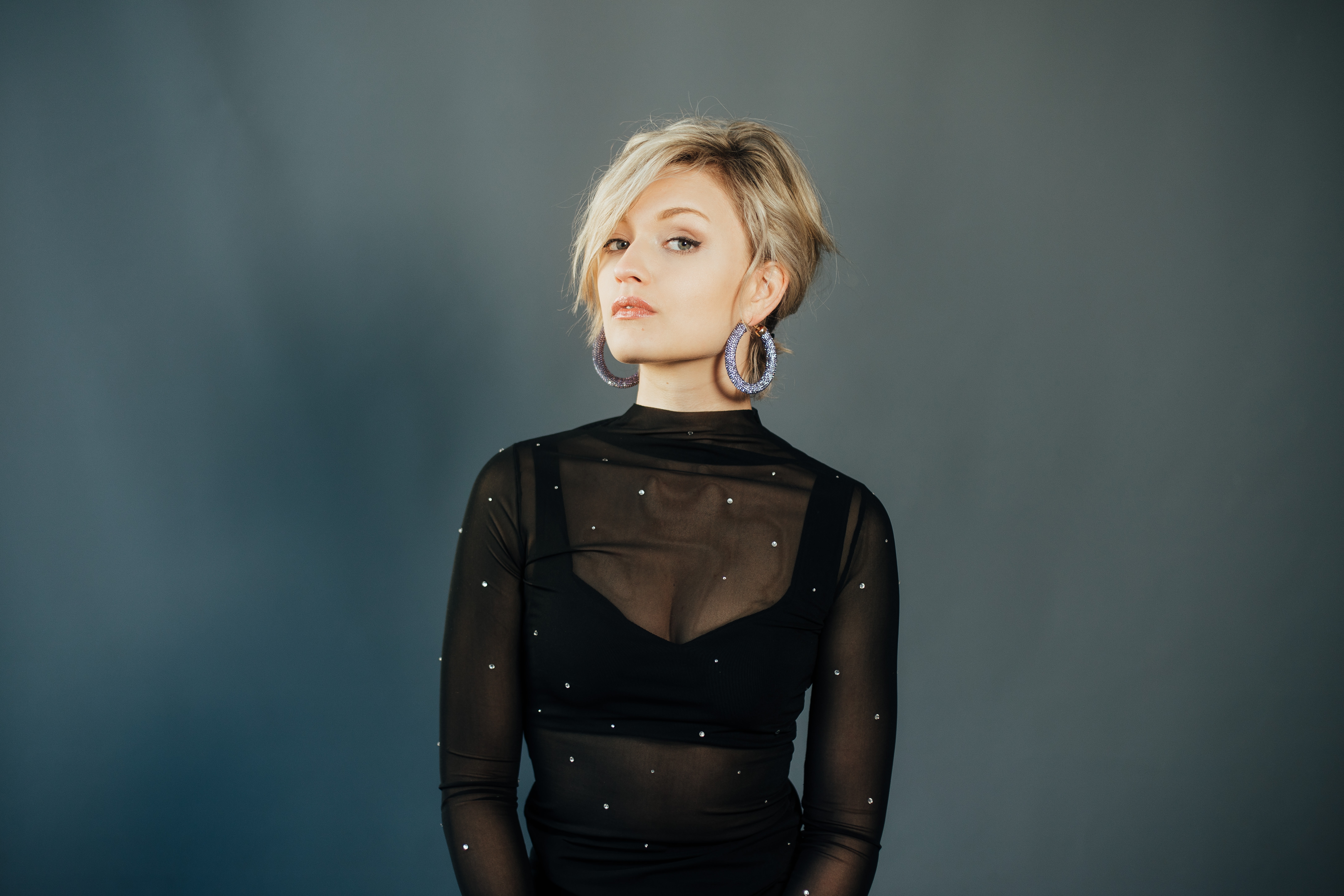 черные, блондинки