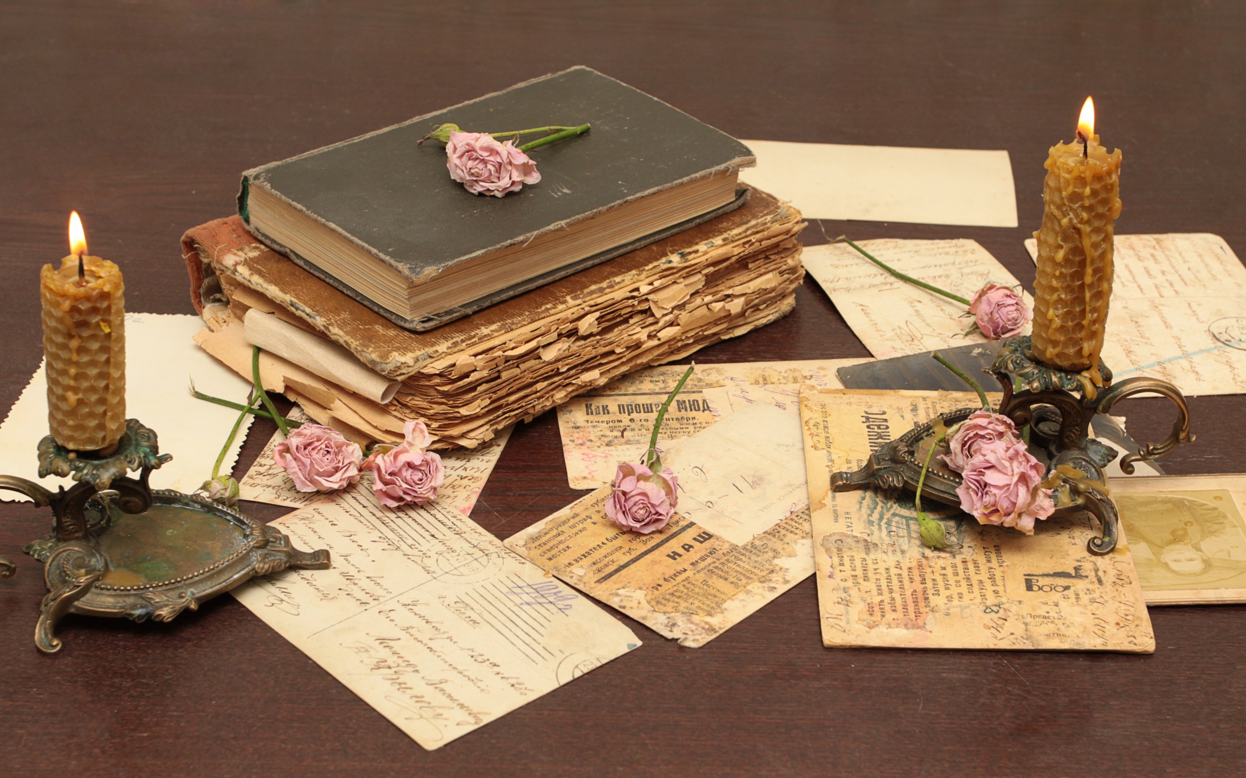 кисти, книга, кофе