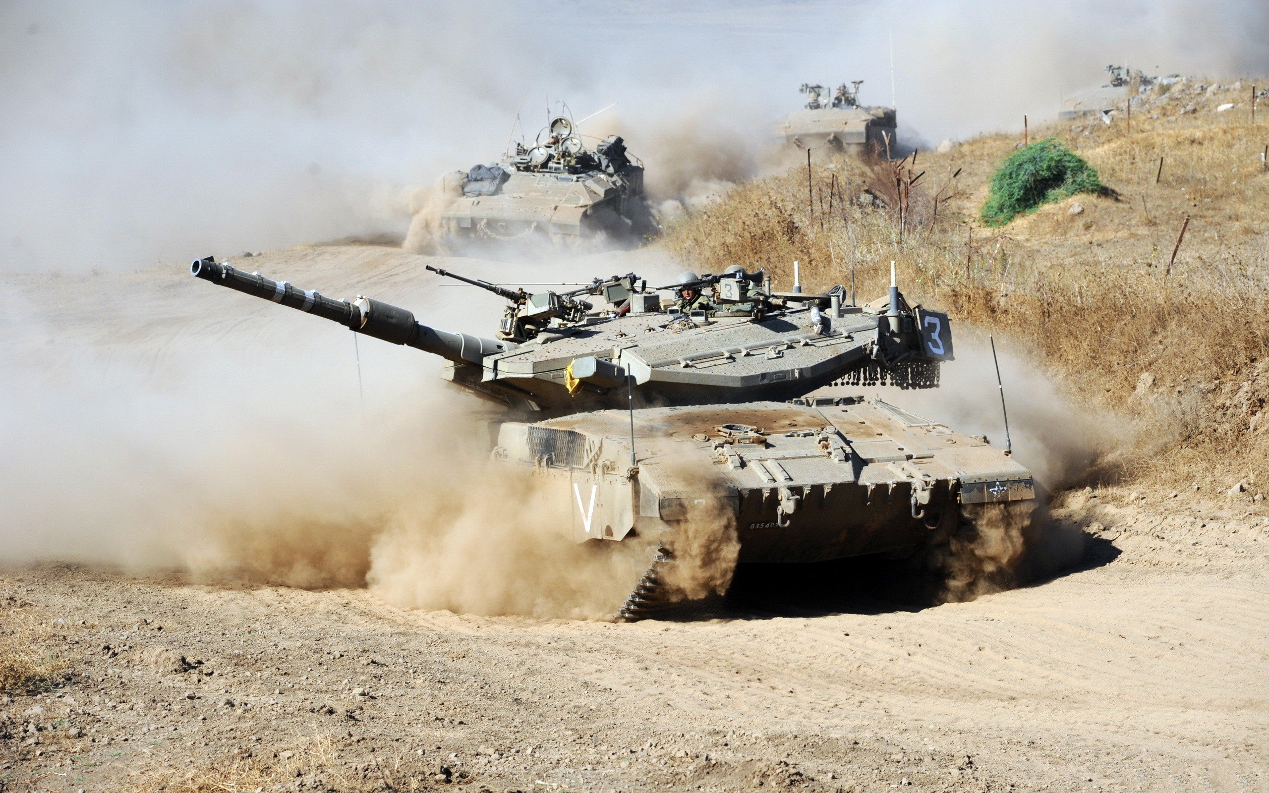 танки, дым, грязь