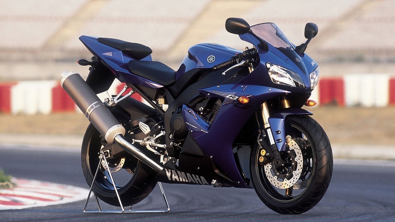 Yamaha YZF r1 2012 Wallpaper