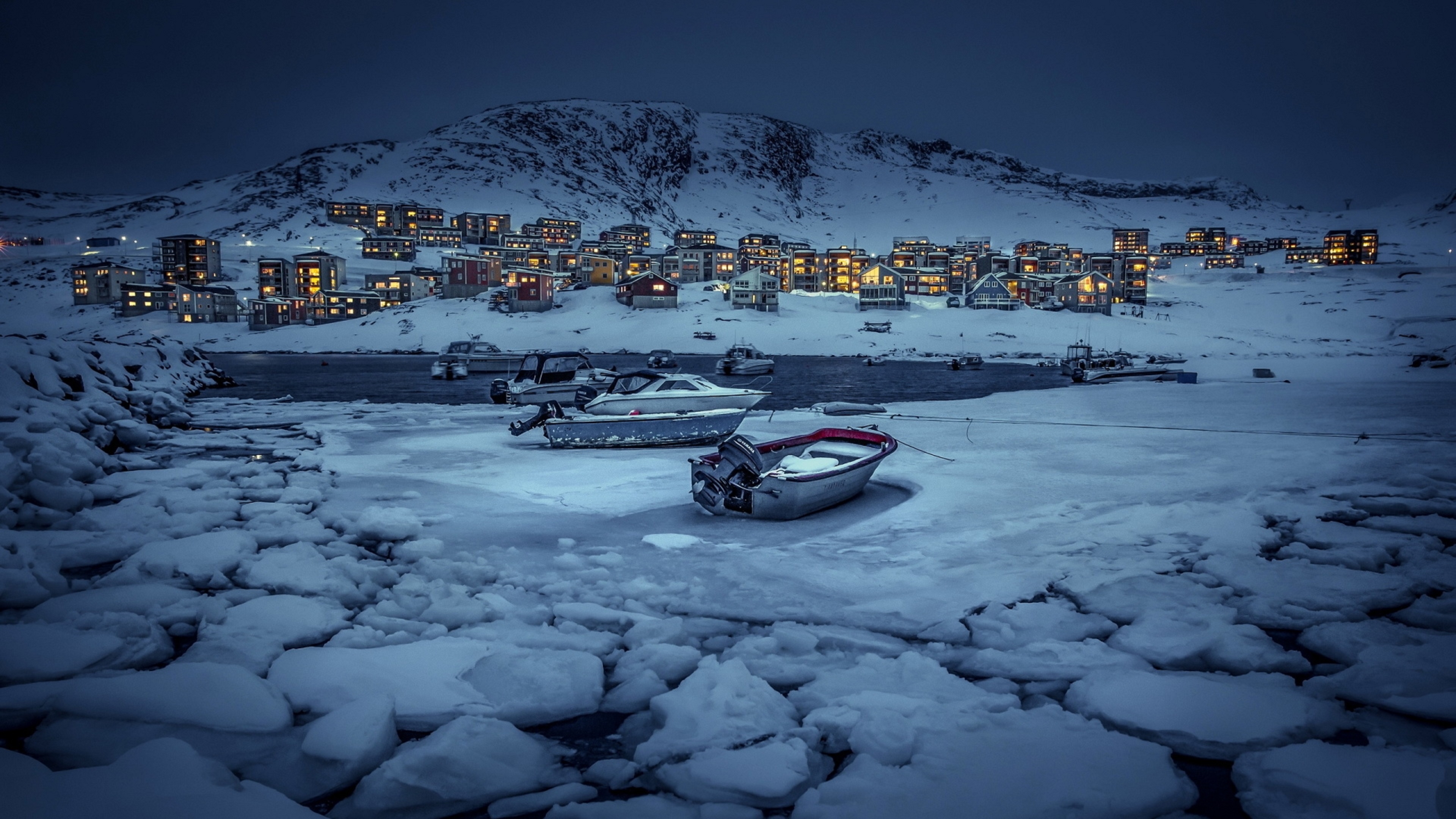 Айс город. Поселение Нуук Гренландия. Гренландия столица Нуук. Город Нуук Гренландия фото. Иллоккортоормиут Гренландия.