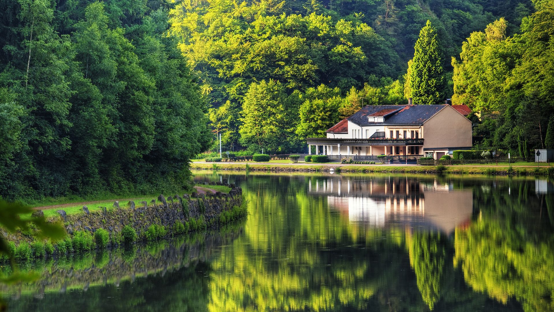 дом, река, ле