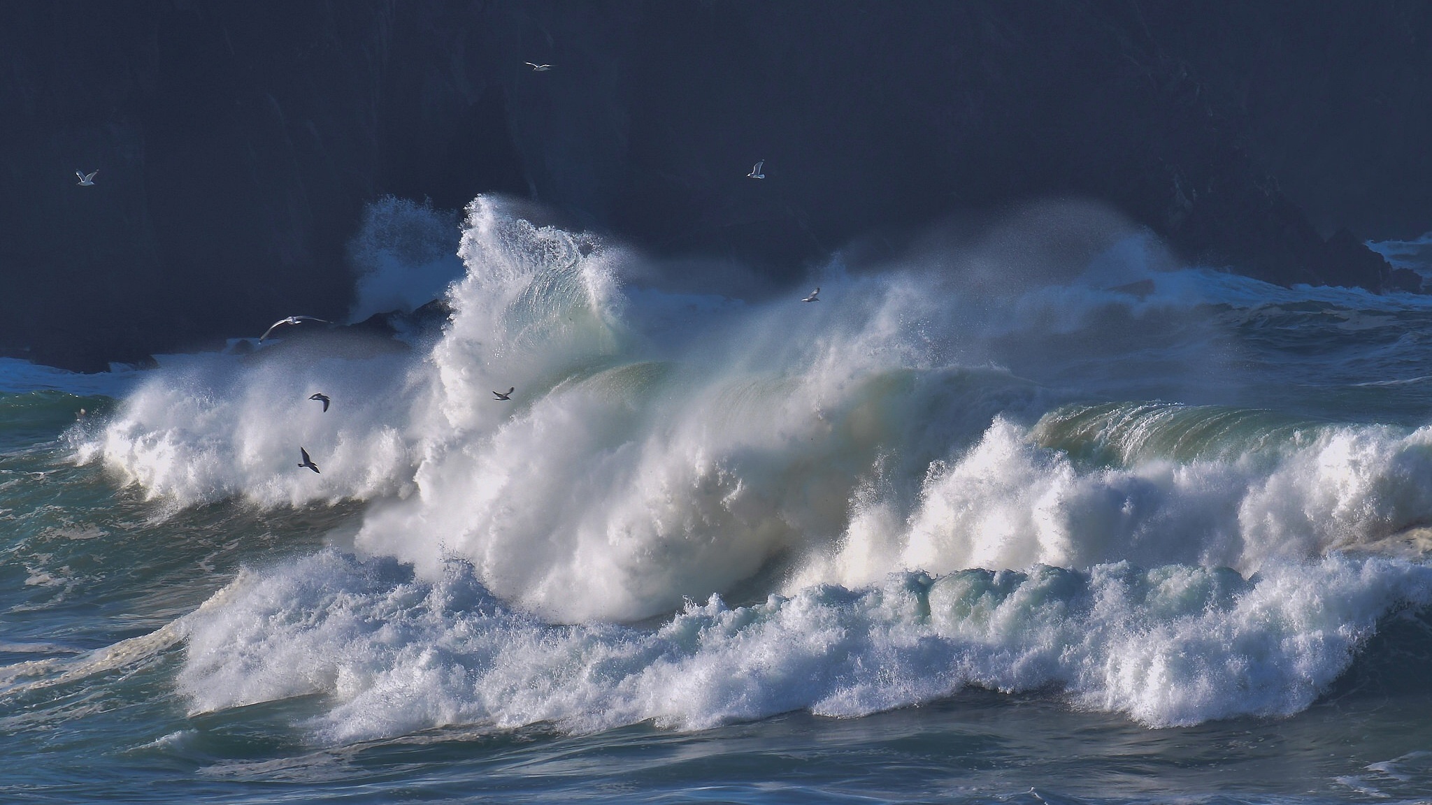 Подобен волною морскою. Атлантический океан шторм. Атлантический океан шторм волны. Атлантический океан фото шторм. Северная Атлантика шторм.