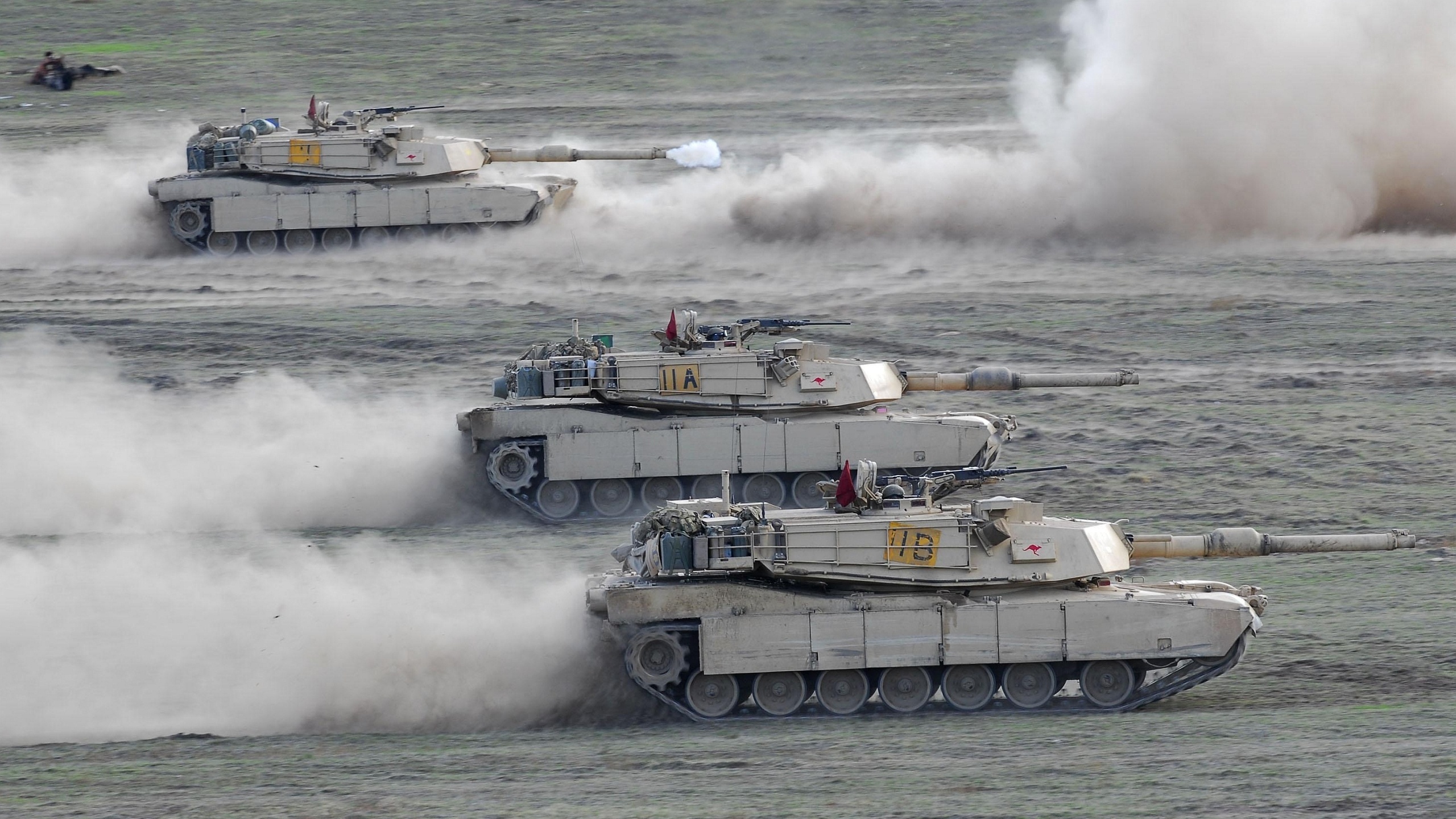3 абрамса в пустыне
