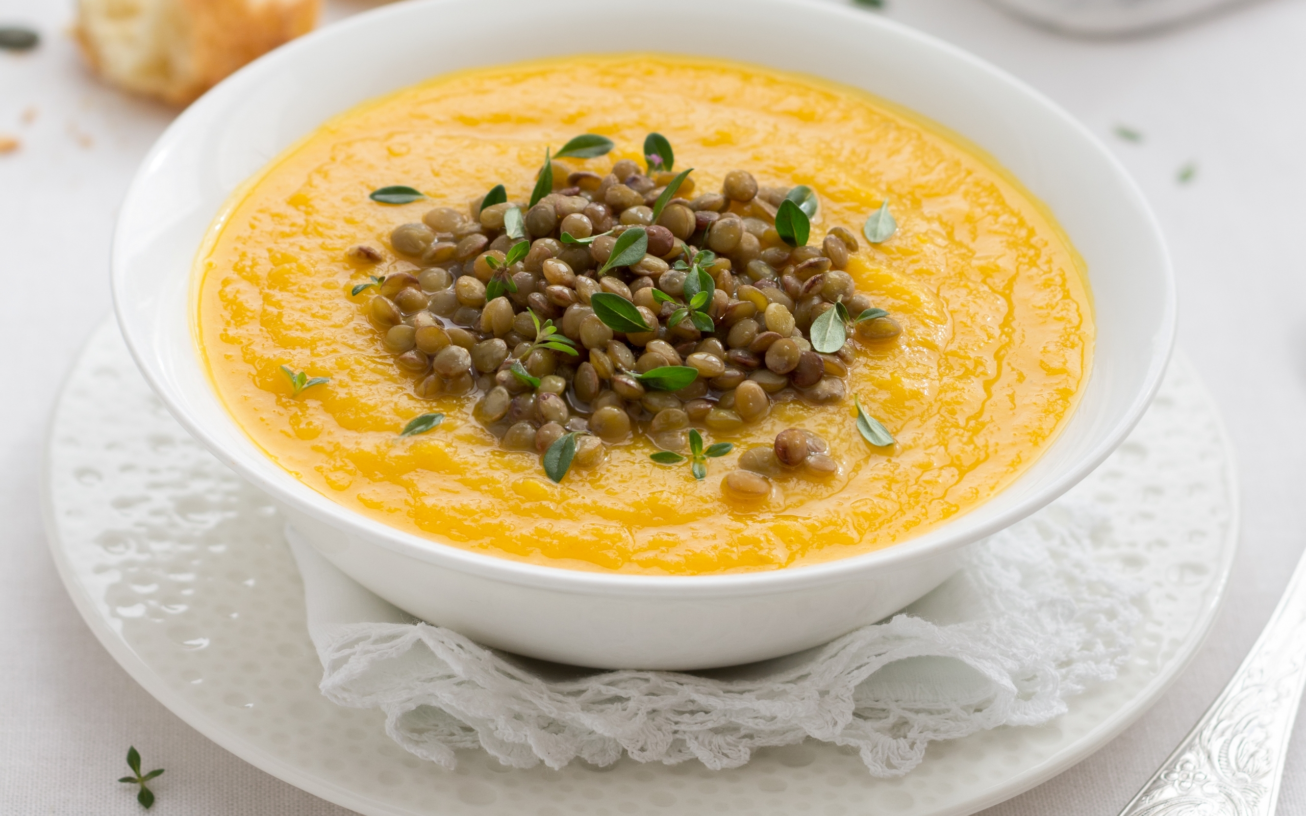 Суп пюре из тыквы. Чечевичный суп с тыквой. Суп-пюре «царская охота». Чечевичный крем суп. Чечевично тыквенный суп.