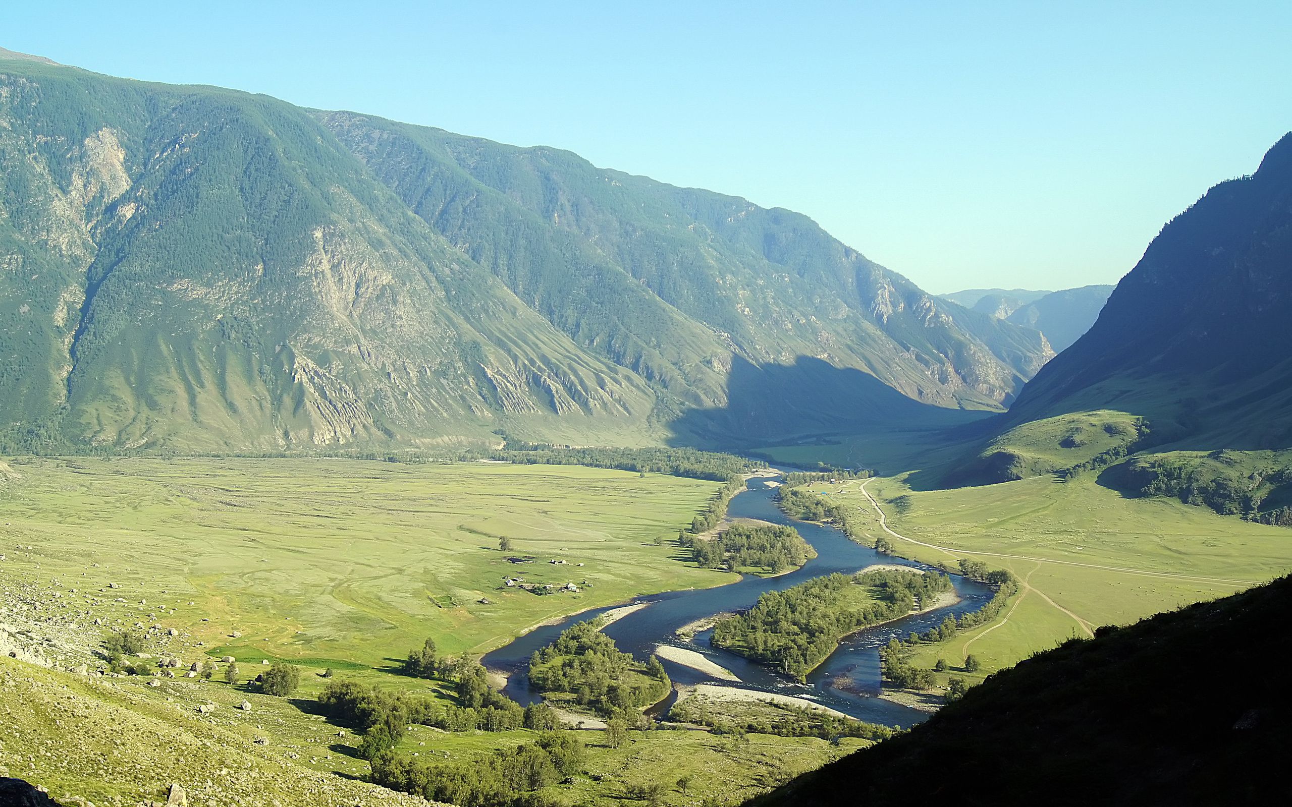 В долине реки по жили. Чулышманская Долина Алтай. Долина Чулышман горный Алтай. Долина реки Чулышман горы. Река Чулышман.