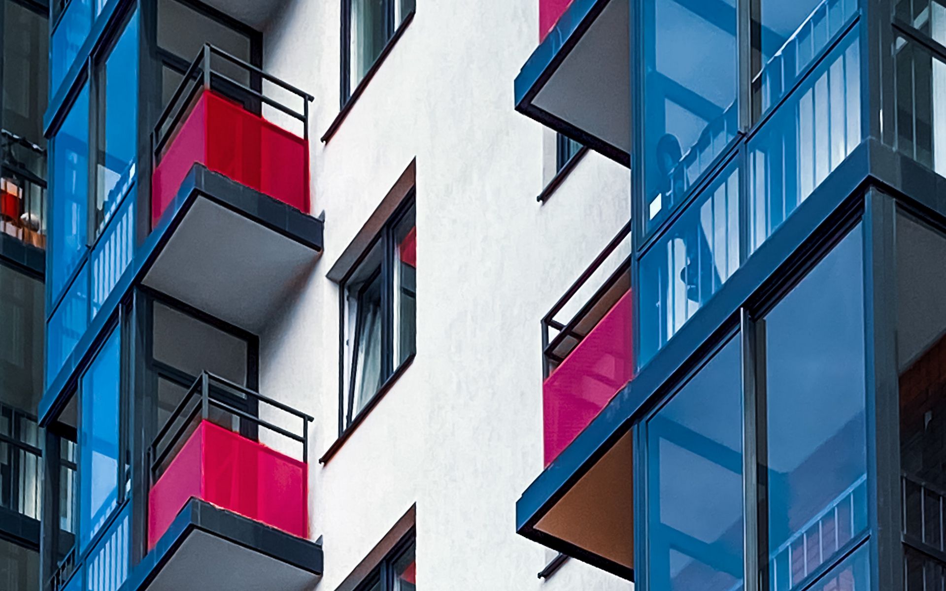 Разноцветные балконы