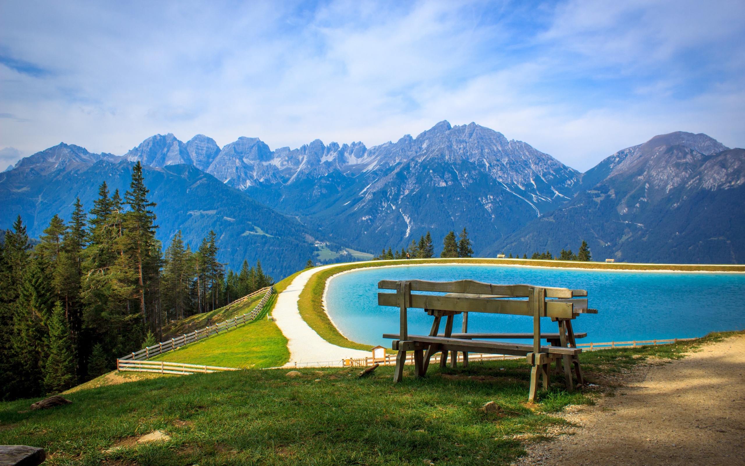 Горы море скамейка