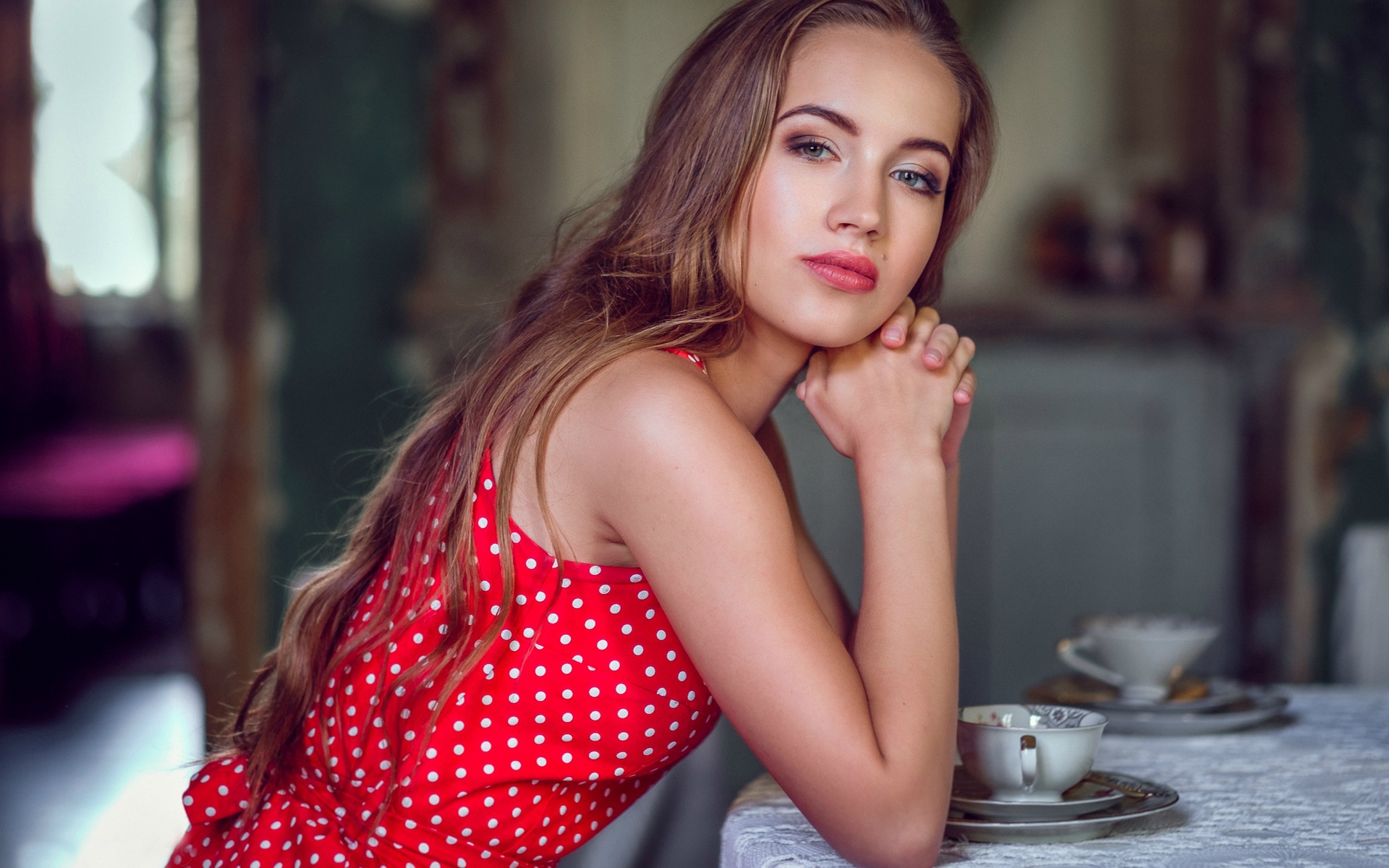 красное, порно, наблюдение