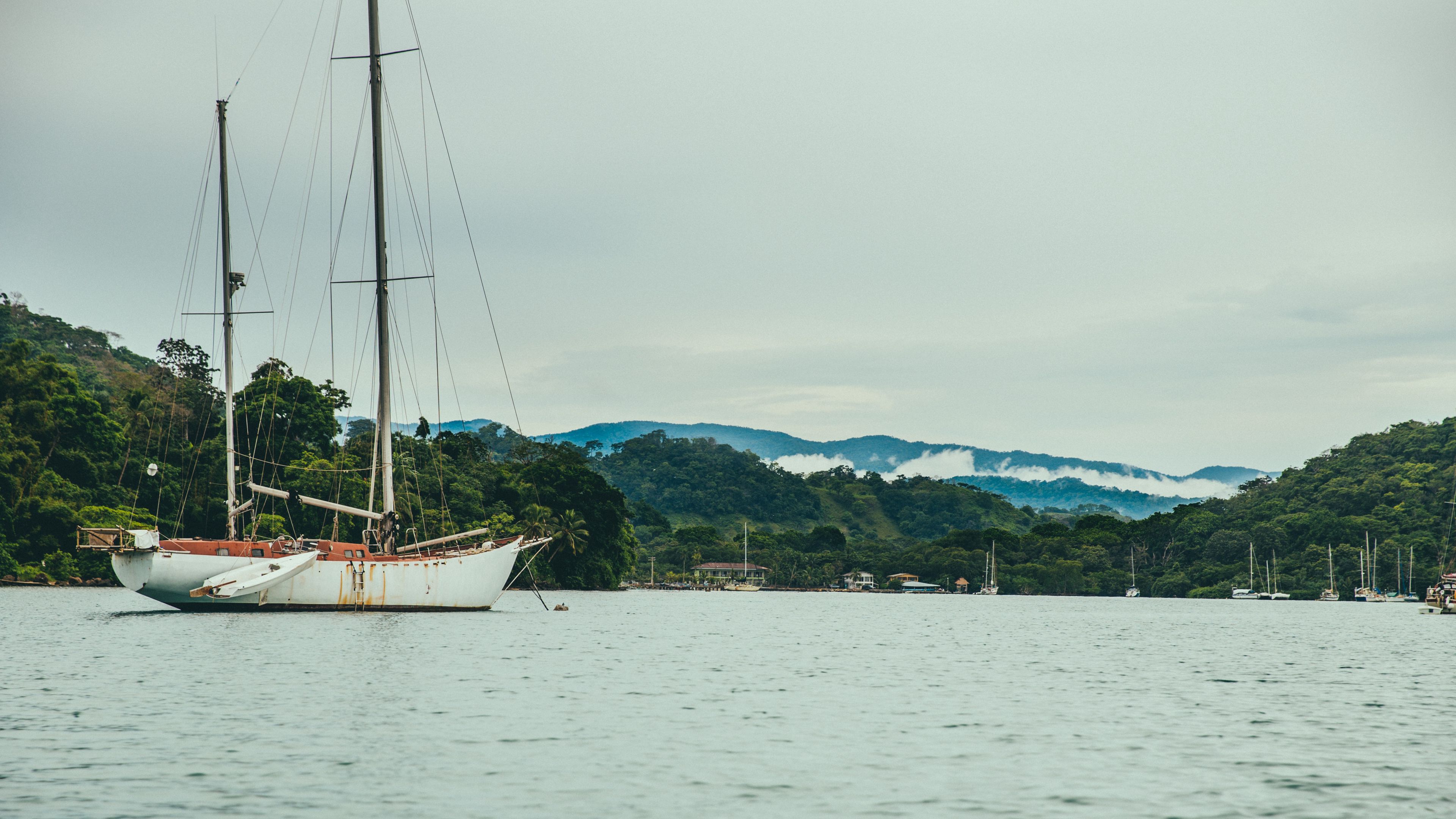 парусная лодка, буря