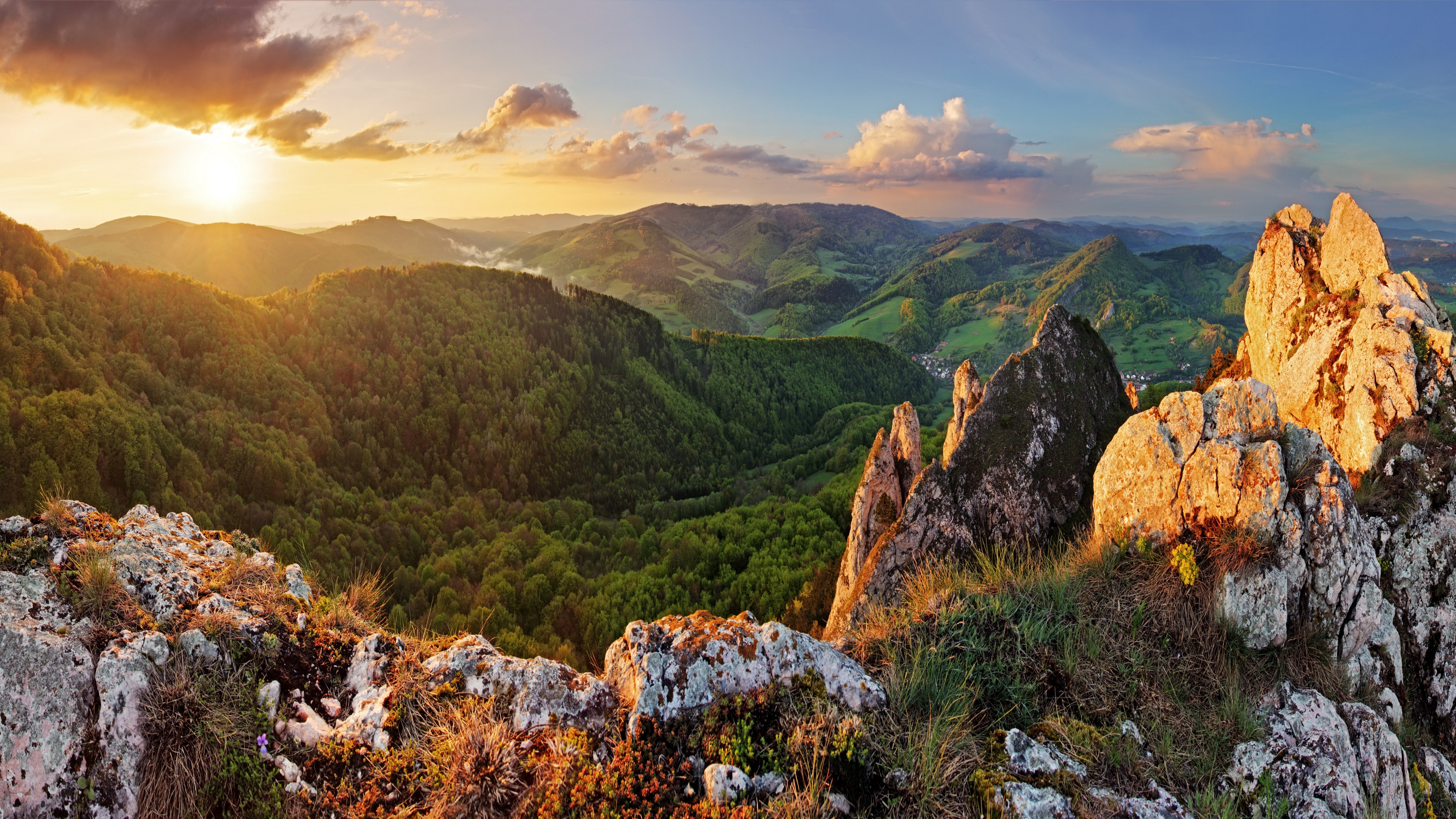 Солнечный край. Долина привидений. Рассвет в горах. Горы Крыма. Горы, скалы Долина.