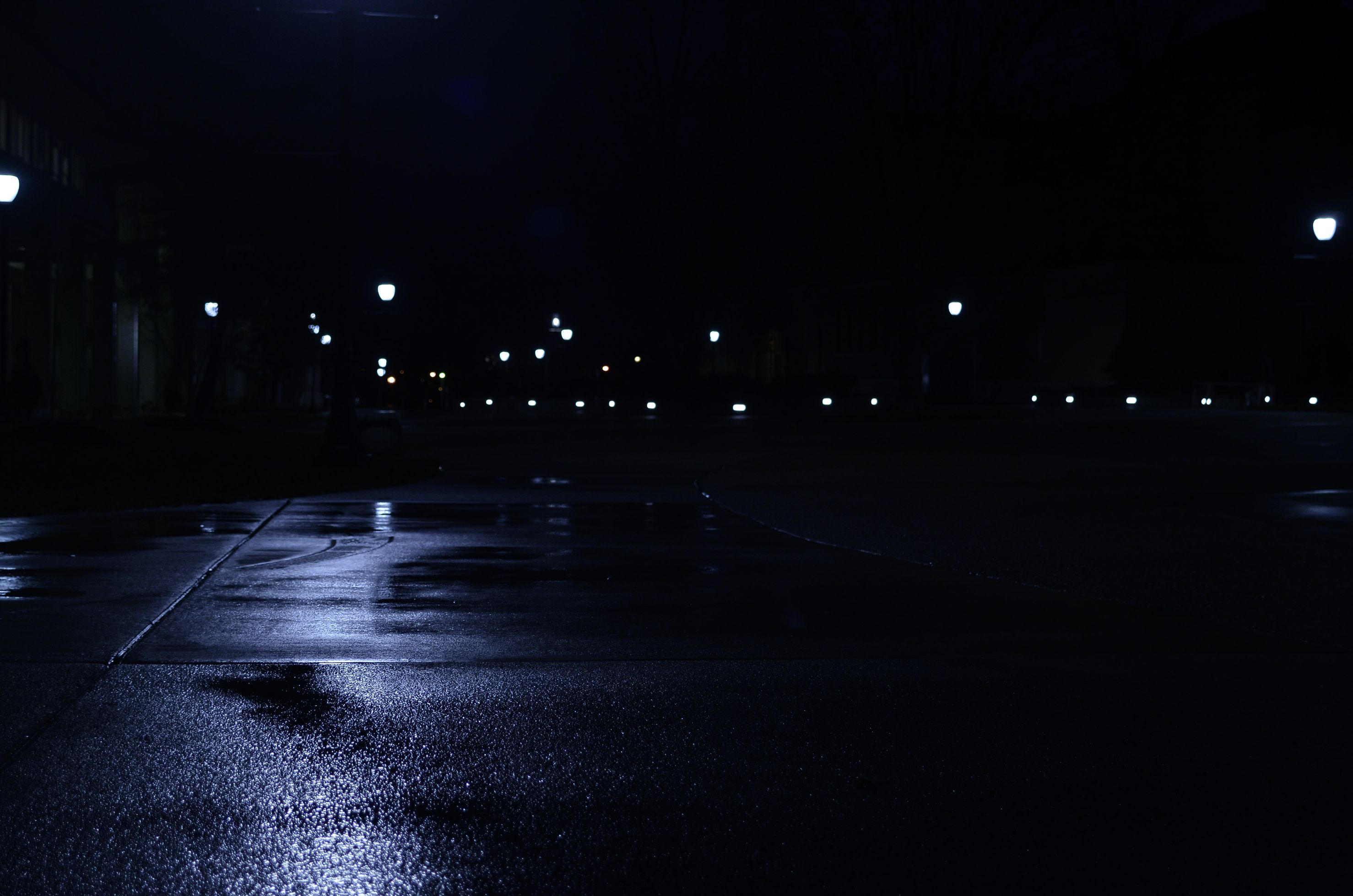 Lighting up the dark. Пустая ночная улица. Асфальт город ночь. Ночная дорога. Пустая темная улица.