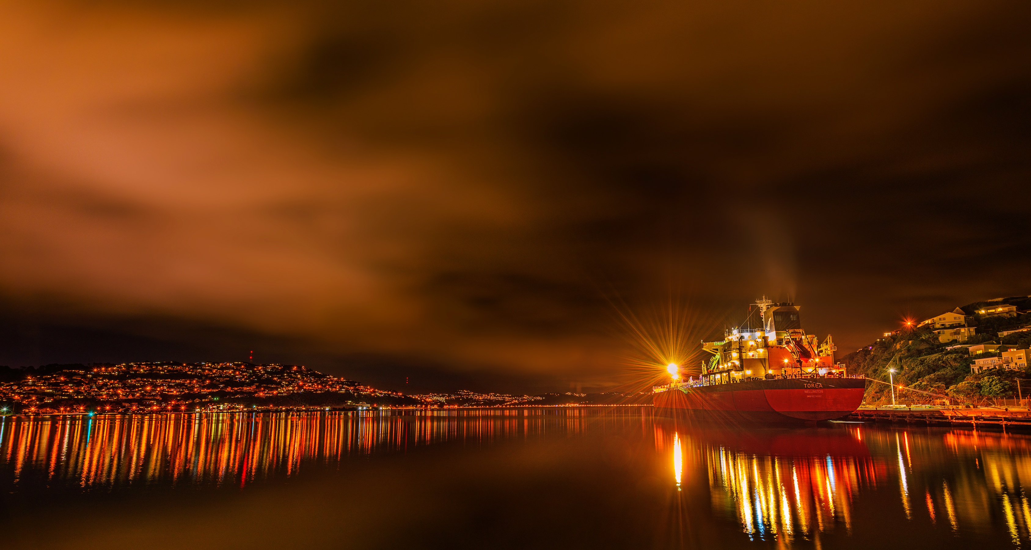 огонь, море, город