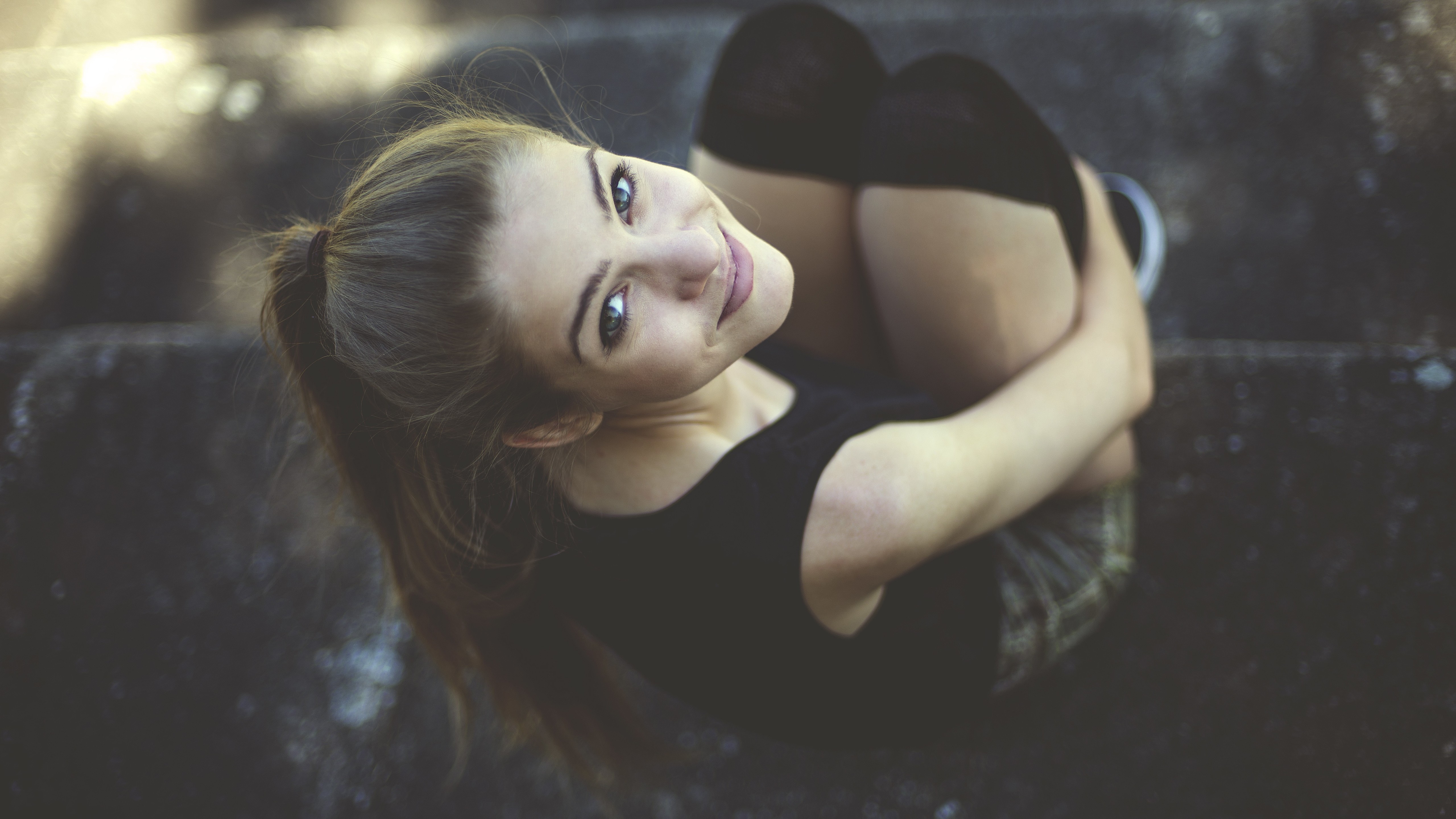 женшина, улыбка, брюнетка