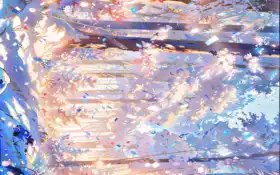 девушка с длинными волосами и голубыми глазами, стоящая в комнате