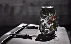 жестяная, банка, мятая