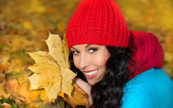 улыбка, девушка, листья, желтый, осень, шарф, коса, шапка
