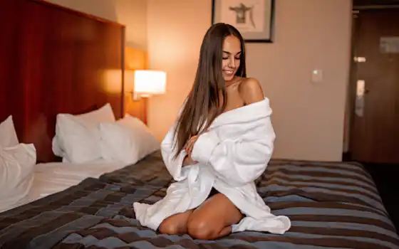 девушка, кровать, улыбка