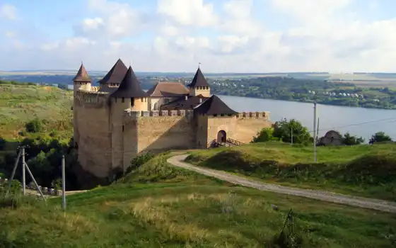 украин, замок