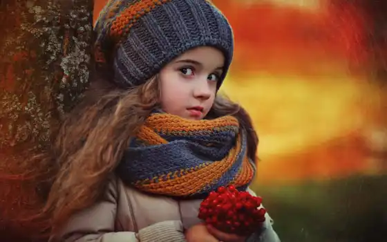 ,девучка, природа, осень, одна, ляпа, ягода, ребенок, шарф,