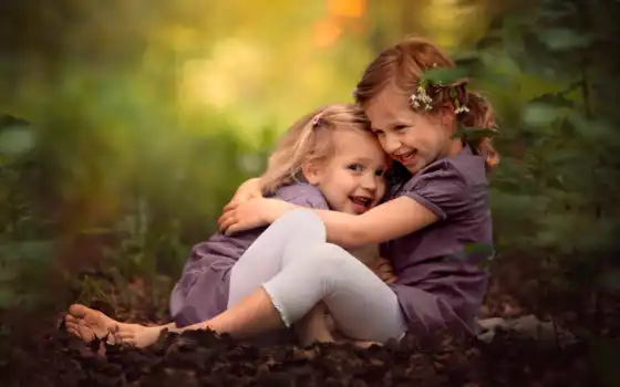 девочка, дети, радость, игра, лес, листья, трава, фиолетовый