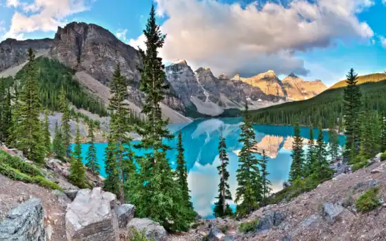 озеро, морейн, находится, банф, канада, красивое, пределах, невероятно, парка, национального, спокойное, национальном, ледниковое, 