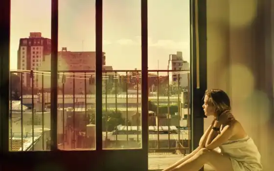 девушка, сидит, смотрит, балкон, город, окно, 