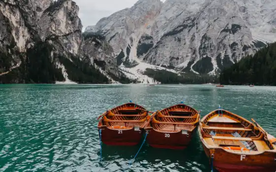 , лодки, горы, озеро
